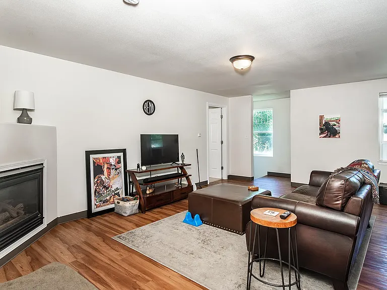 844 NW Ogden Ave #3 — Photo 4