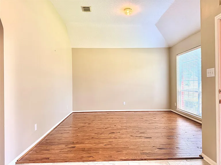 16518 Wheatmill Ct — Photo 3