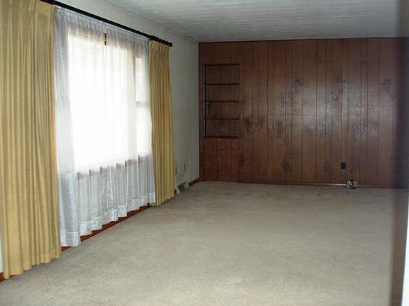 2nd image of 1303 W Memorial Dr