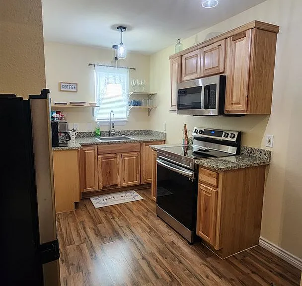 215B Shelley Ln — Photo 5