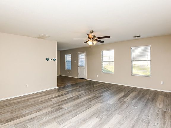 4th image of 6709 Meadow Way Ln