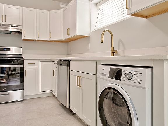 4th image of 3900 Edwards Rd #105