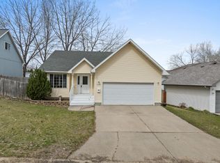 1448 Cottonwood Ave, Minot, ND 58701