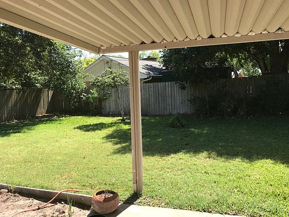 5th image of 208 Sabine Dr