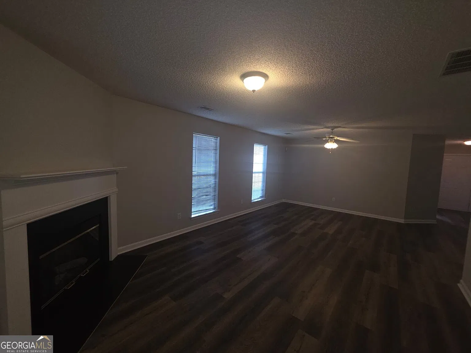 3 bed, 2.0 bath, 1318 sqft, $1,850 — Photo 3