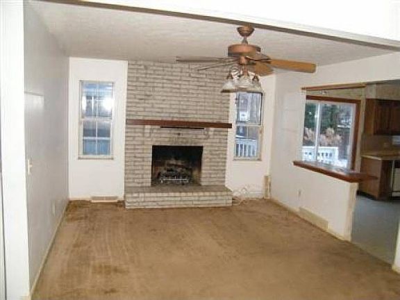 3rd image of 8449 Glenbrook Dr