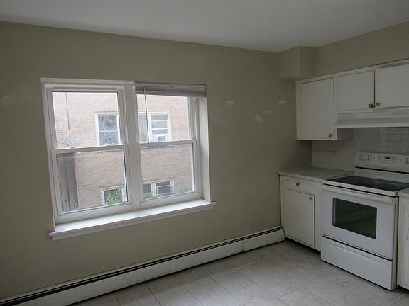 3rd image of 334 Duane St #3