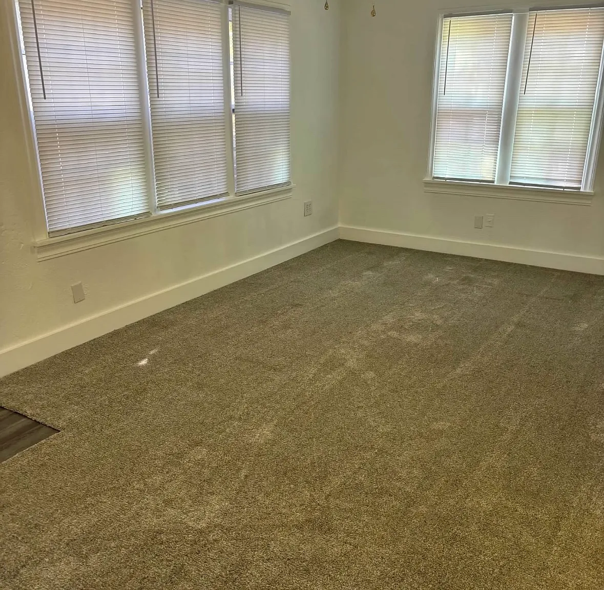 3 bed, 946 sqft, $1,000 — Photo 2
