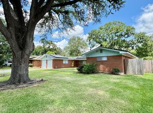 1701 Gillette St, Baytown, TX 77520
