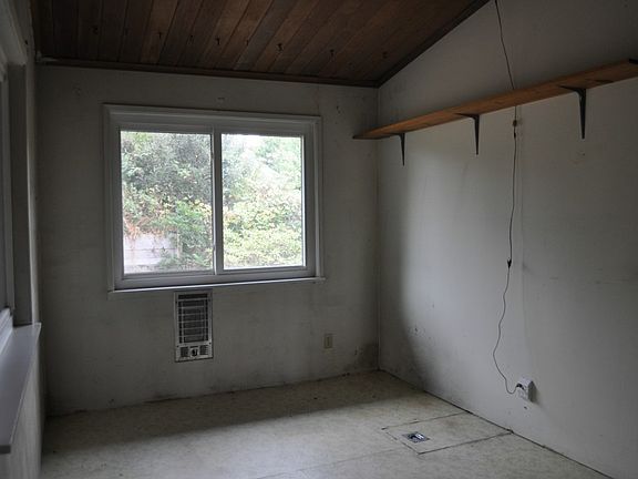 4th image of 9901 Vickery Ave E