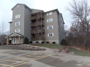 4080 Creek Hill Dr, Bettendorf, IA 52722