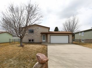 1016 38th St SE, Minot, ND 58701