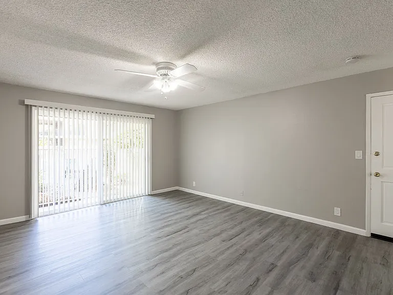 Sandalwood Apartments — Photo 26