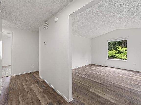 5th image of 1424 NE 102nd Ave
