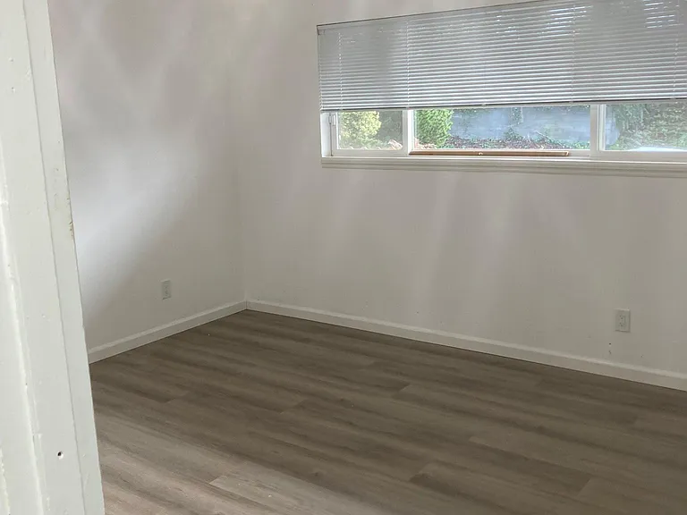 317 E Titus St — Photo 8