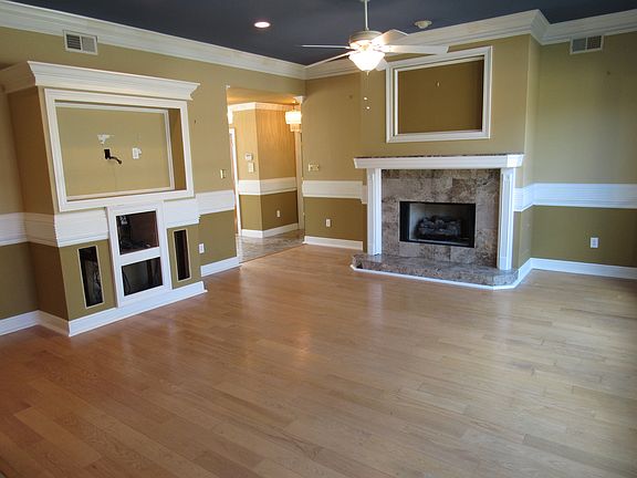 3rd image of 151 W Greenbrier Dr