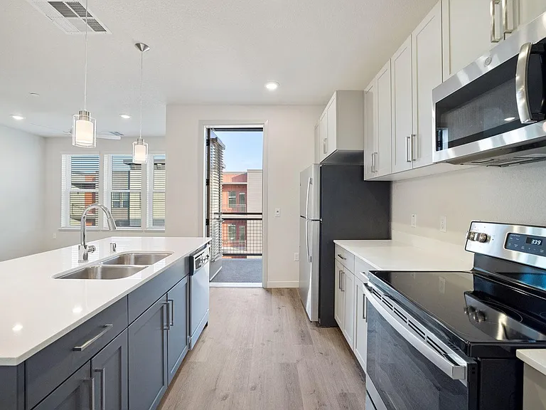 La Vida 55+ Luxury Living — Photo 40