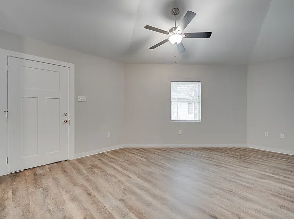 1313 Elm St — Photo 3