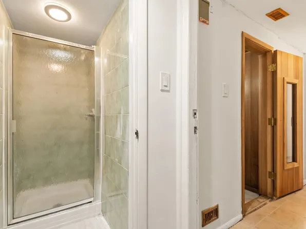 7 Roosevelt Terrace image 40 of 49