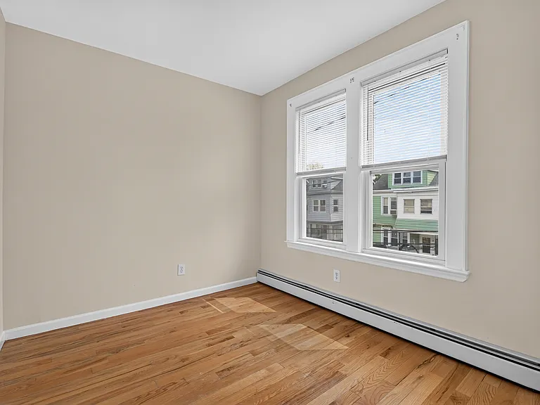 21 Robert Pl #2R — Photo 13