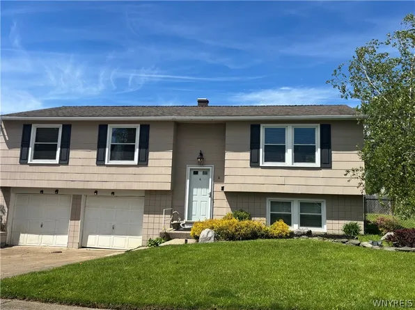 4 W Cherbourg Dr, Buffalo, NY 14227
