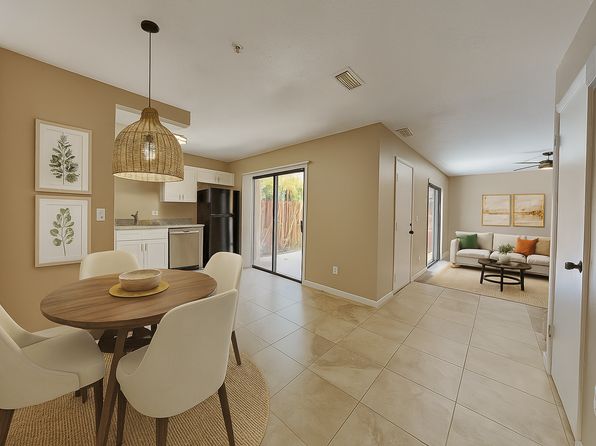 2313 Vista Oaks Cir NE