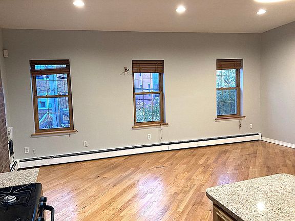 5th image of 75 Palisade Ave #3