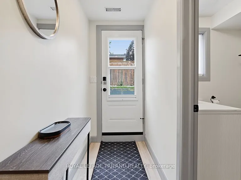 27 Aldborough Ave — Photo 2
