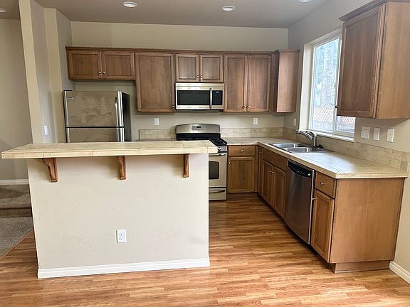 3rd image of 4533 SE Satinwood St