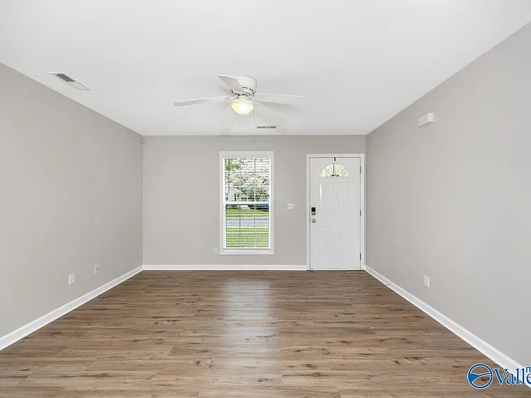 800 Linwood Dr NW — Photo 3