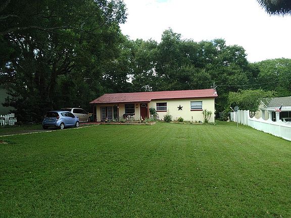 3rd image of 604 Lemon Ave