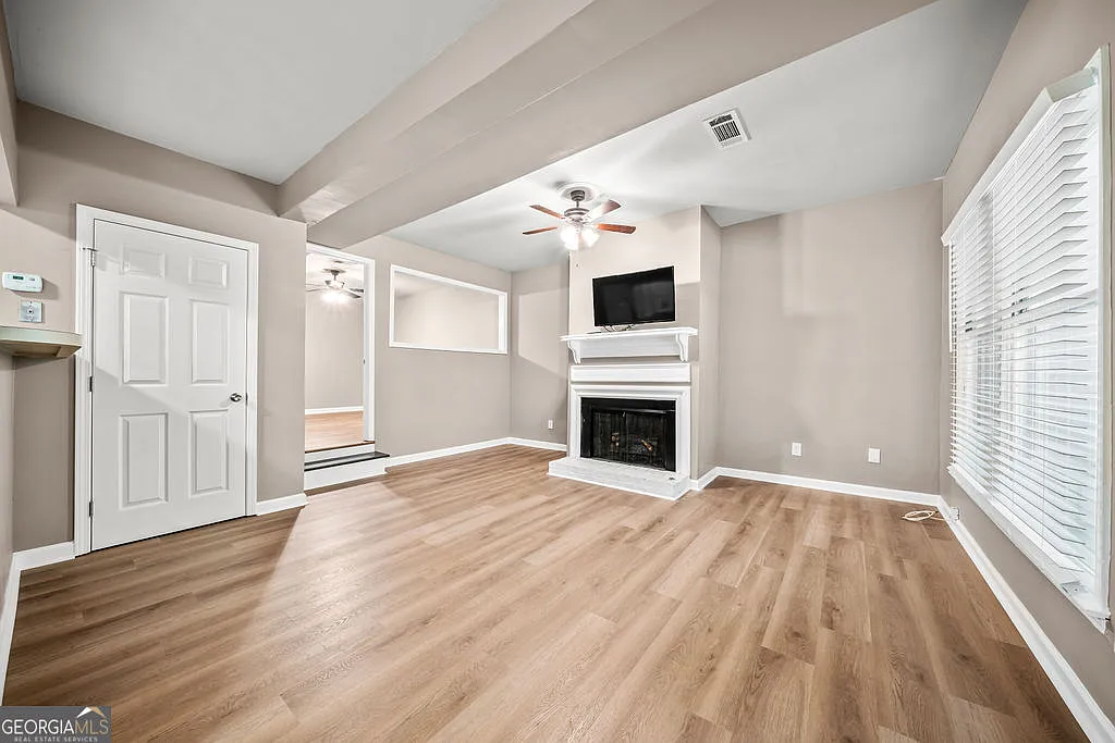 1 bed, 1.0 bath, 740 sqft, $1,300 — Photo 4