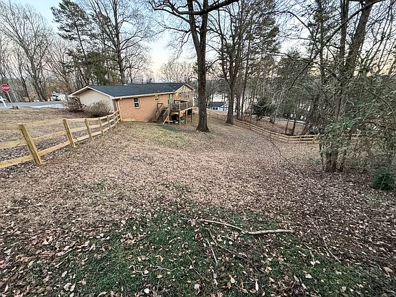 3rd image of 2760 Wayman Dr