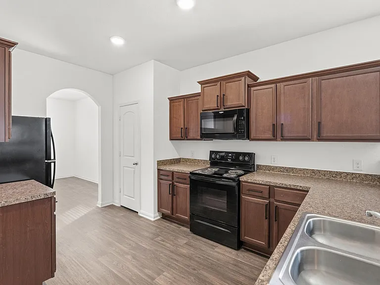 718 Crystal Lakes Dr — Photo 8