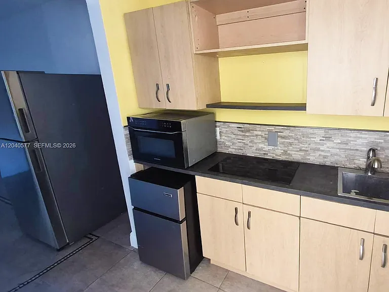 585 NE 66th St #3 — Photo 4