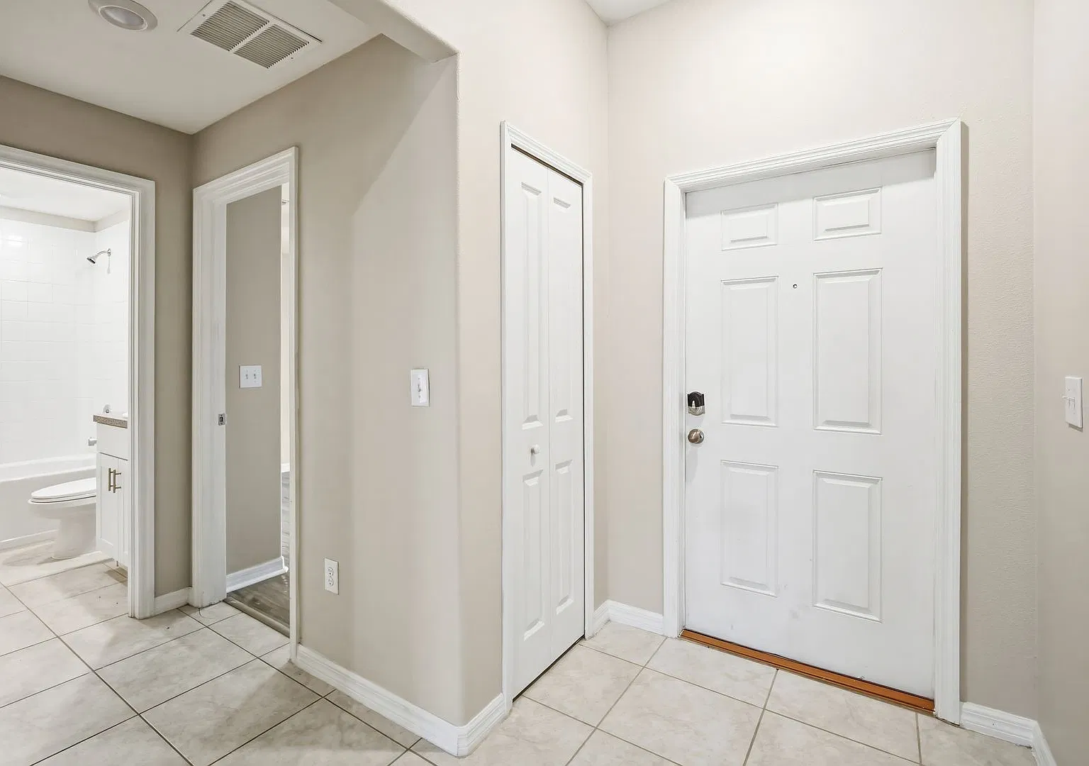 Spacious 3-Bedroom, 2-Bath Home with Community Pool and Lawn Care Included! — Photo 4