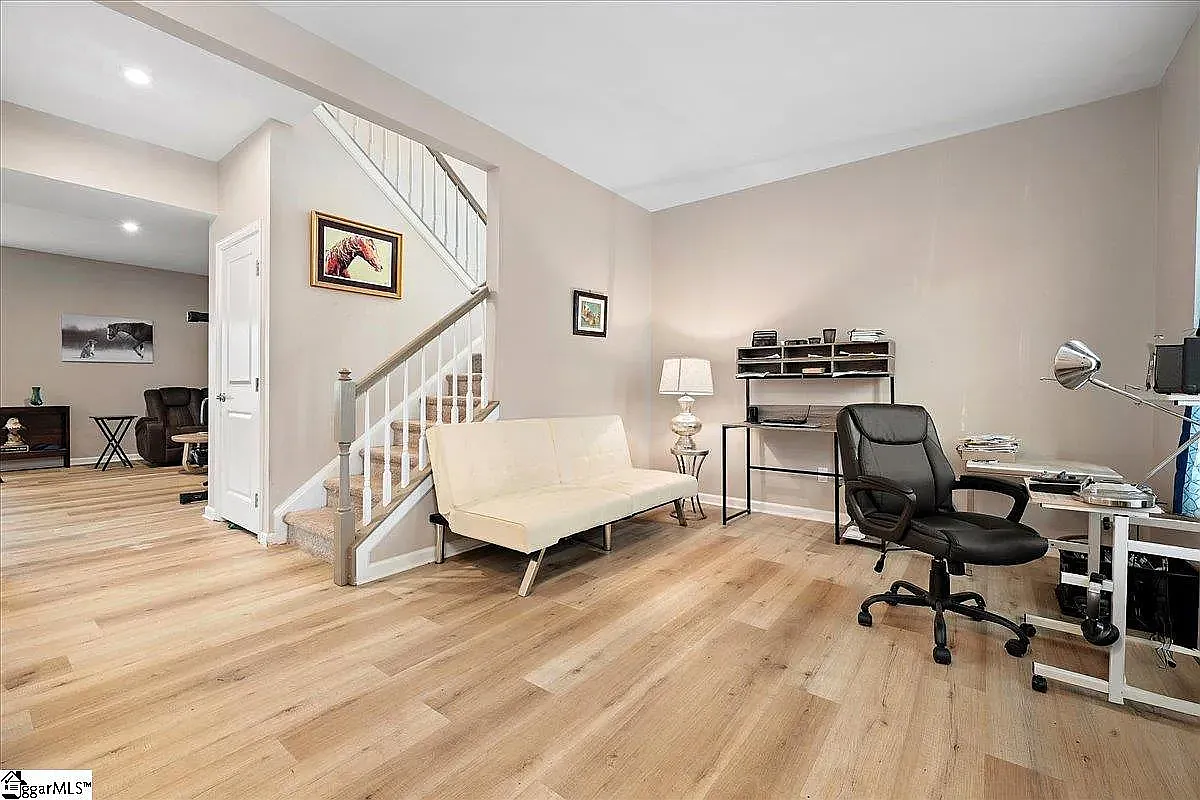 4 bed, 2385 sqft, $2,590 — Photo 3
