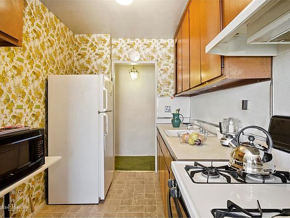 5th image of 2915 W 5th St APT 17B