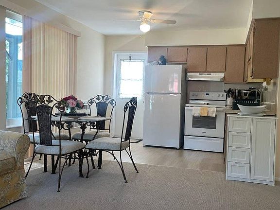 4th image of 626 107th Ave N #2