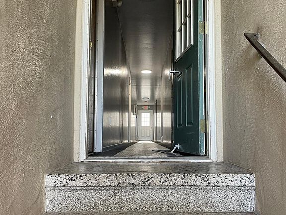 4th image of 867 Huntington Ave APT 1