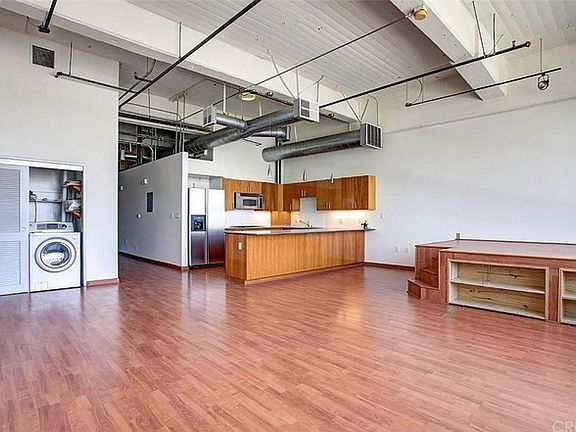 3rd image of 1130 S Flower St APT 213
