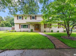 160 Cypress Point Dr, Springfield, IL 62704