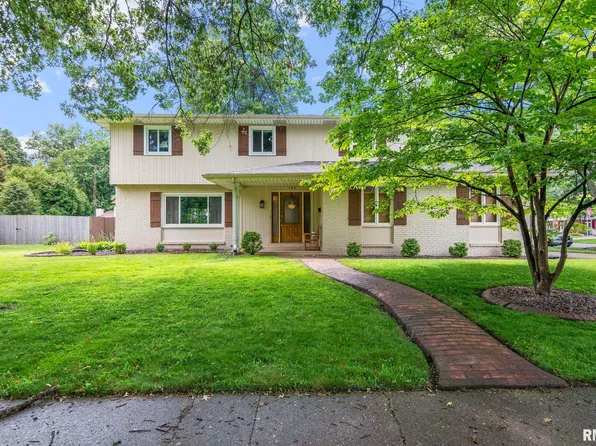 160 Cypress Point Dr, Springfield, IL 62704