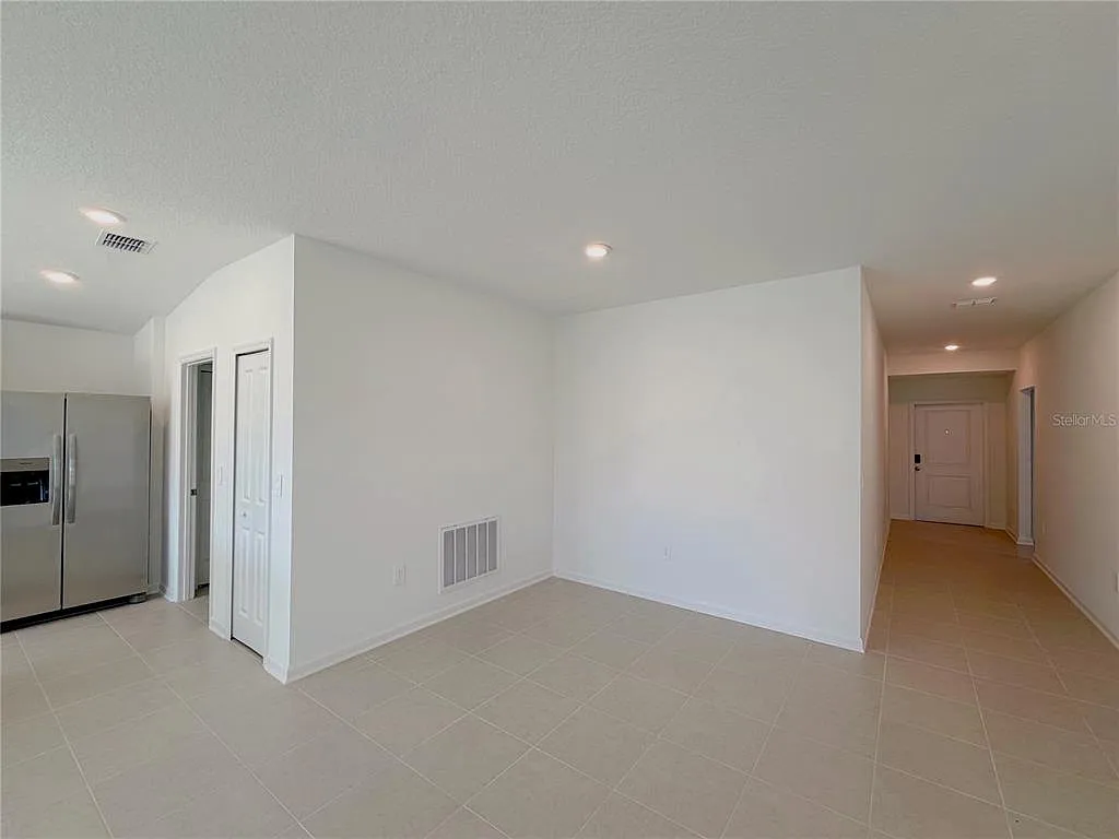 3 bed, 2.0 bath, 1487 sqft, $1,898 — Photo 2