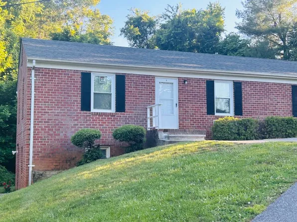 647 Kenmore Rd APT 2, Amherst, VA 24521