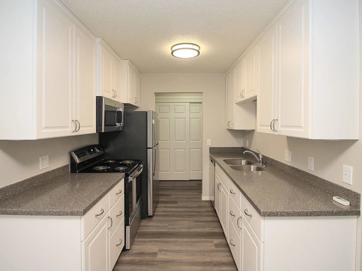 **Limited Time Special! Up to 3 Months Free Rent — Photo 3