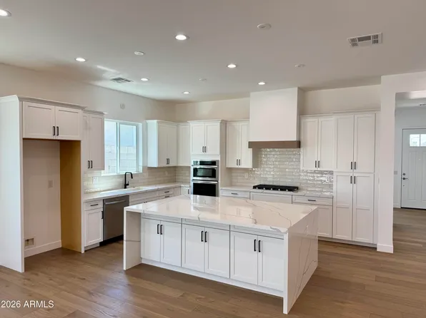 6452 E OMEGA Circle, Mesa, AZ 85215