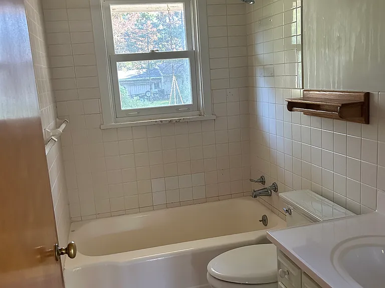 1015 Morton St — Photo 5