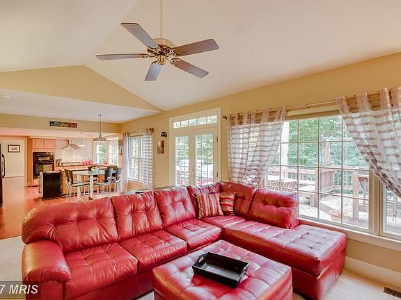 Vaulted ceiling in family room