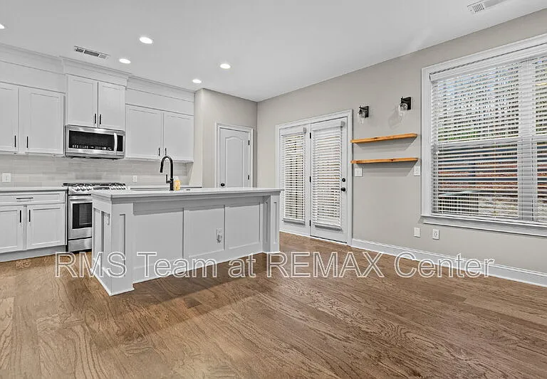 3209 Hallmark Ln — Photo 8